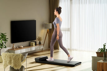 Achteraanzicht van de Kingsmith WalkingPad A1 Plus loopband in de woonkamer