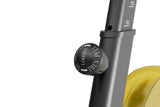 Detail van de afstelknop voor zithoogte op de KingSmith WalkingPad Sprint Bike PB08S hometrainer vrijstaand weergegeven
