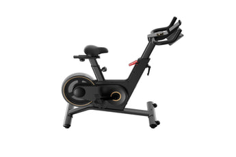 Zwarte KingSmith PB08S spinningfiets in zijaanzicht
