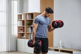 Man traint biceps met de Kingsmith Adjustable Dumbbells