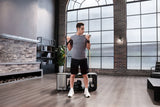kingsmith-bx2-fitnessbank-weerstandsband-bicepscurl — Bicepscurl met weerstandsband op Kingsmith BX2