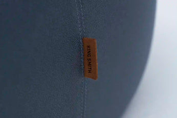Detail van het merklabel op de KingSmith Meditation Cushion