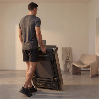 kingsmith-walkingpad-g5i-opvouwen-dragen-achteraanzicht