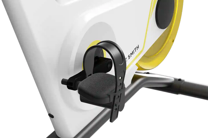 Detail van het pedaal van de KingSmith WalkingPad Sprint Bike PB08S hometrainer vrijstaand weergegeven