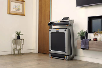 Kingsmith WalkingPad X218 loopband ingeklapt tegen de muur