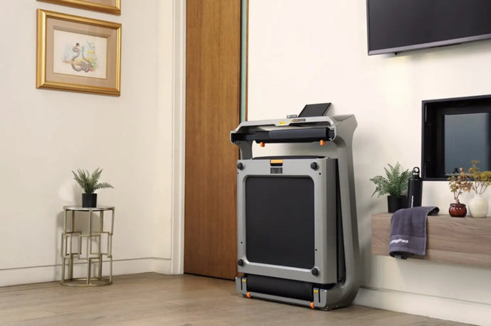 Kingsmith WalkingPad X218 loopband ingeklapt tegen de muur