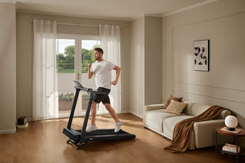 kingsmith walkingpad cls460 incline zijaanzicht man die harloopt