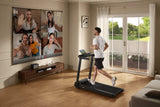 kingsmith walkingpad cls460 incline man mulitasken videocall op loopband