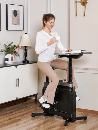Zijaanzicht van WalkingPad W1B Office Bike in de woonkamer met koffie tijdens gebruik