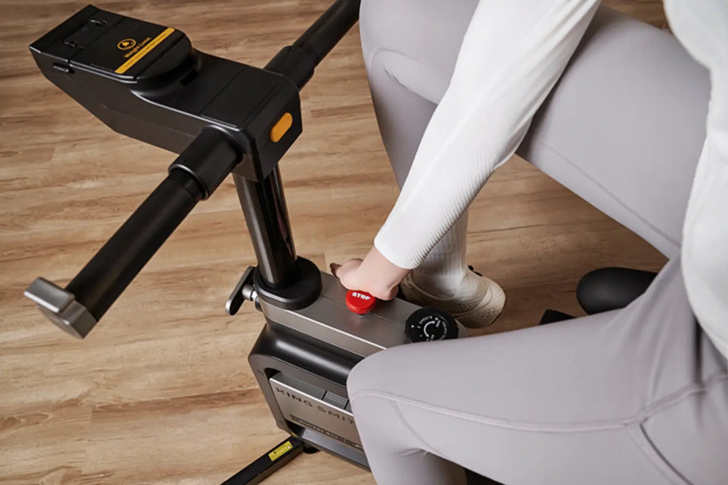 Bovenaanzicht van de WalkingPad W1B Office Bike met zicht op de noodknop